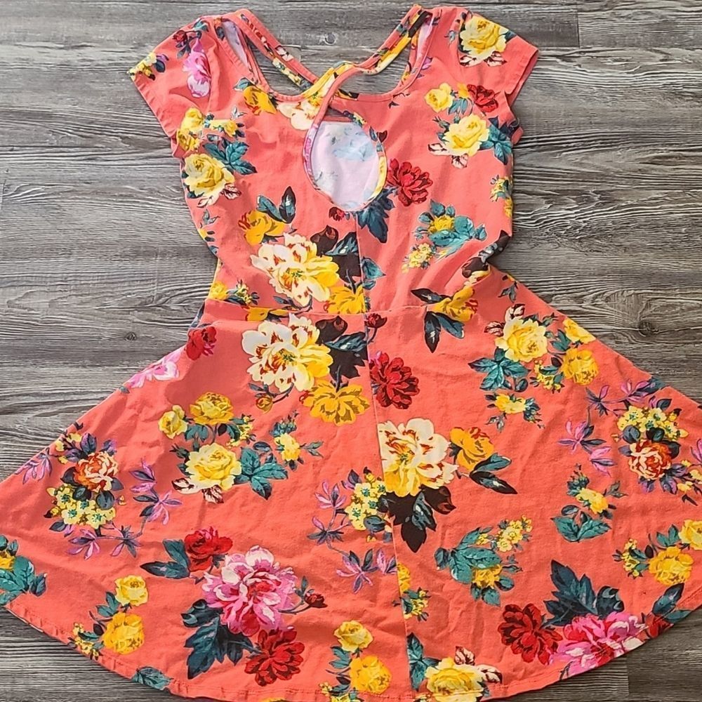 SALE ITEM Floral skater dress with keyhole back opening - Picture 5 of 8